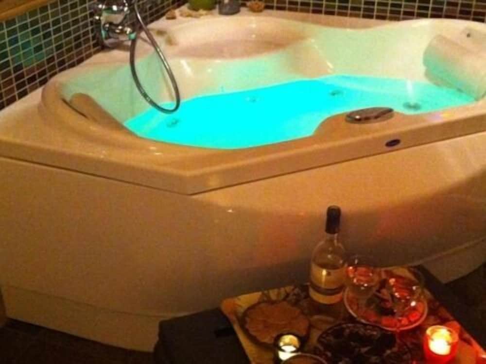 Deluxe Suite, Ensuite (Spa) photo 3