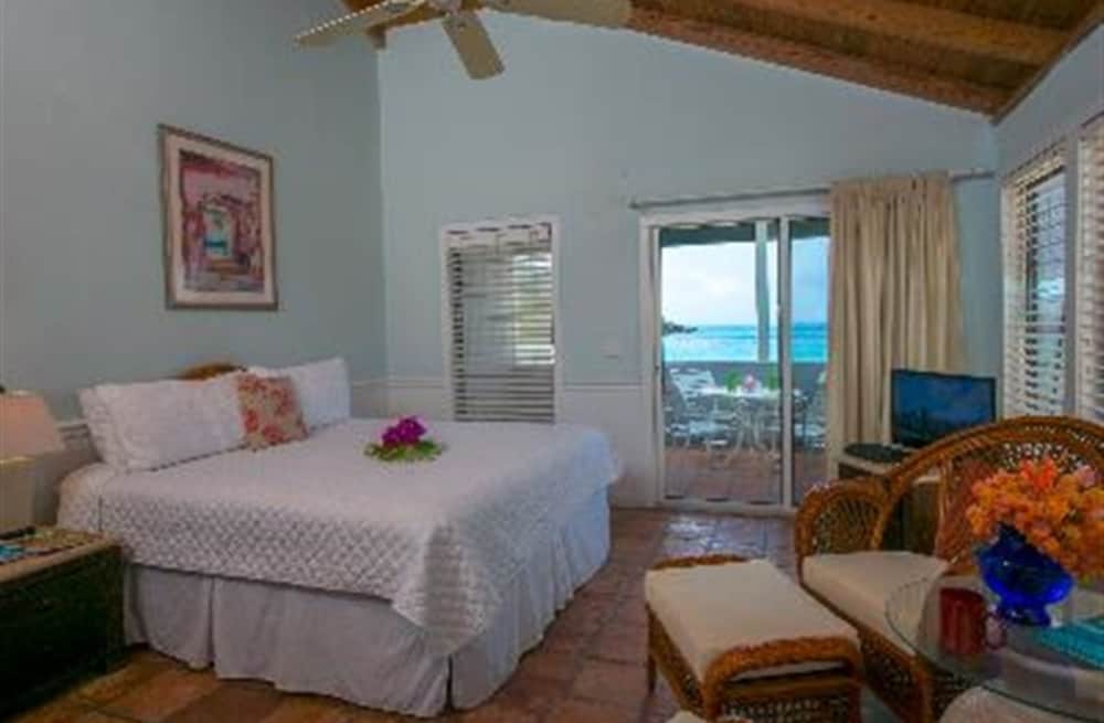Waterfront Studio Suite (Orchid) photo 1