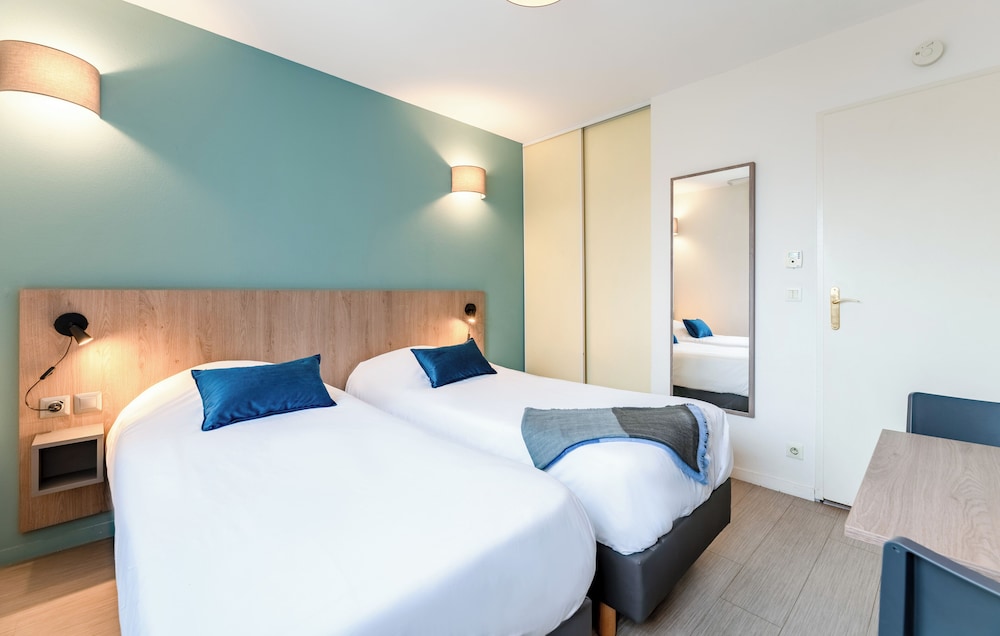 Studio, 2 Twin Beds, Balcony photo 2