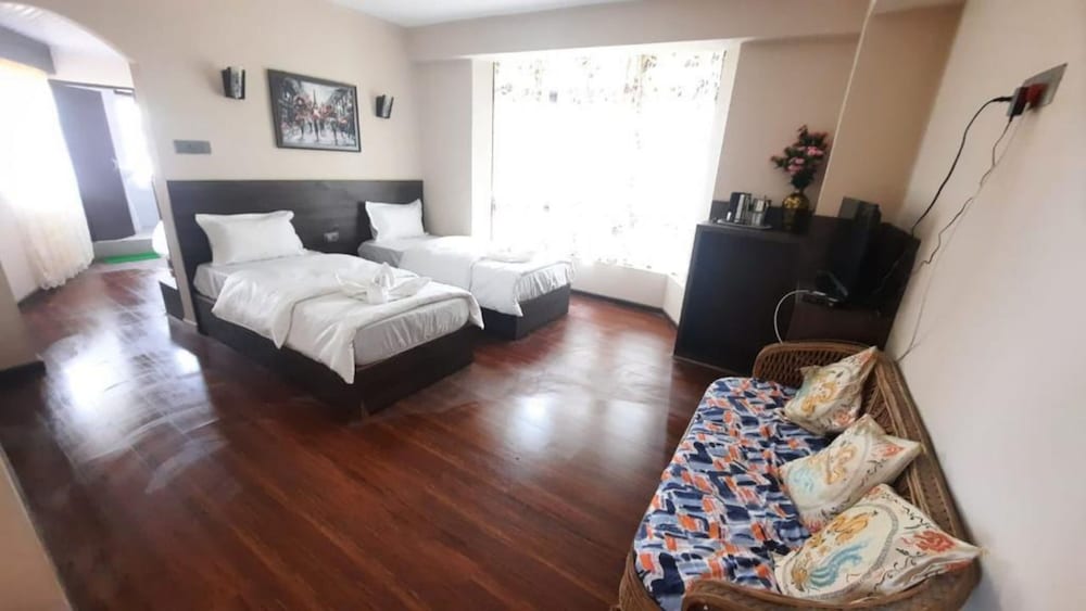 Deluxe Double Room - Photo 11