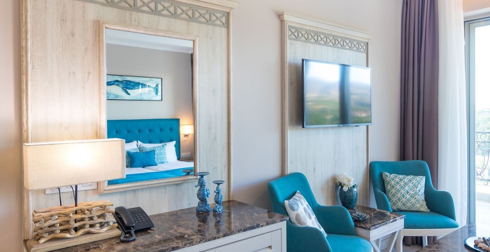 Junior Suite (Landscape View) photo 3