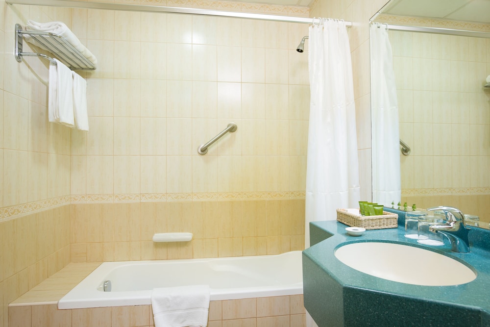 EXECUTIVE SUITE - Photo 3