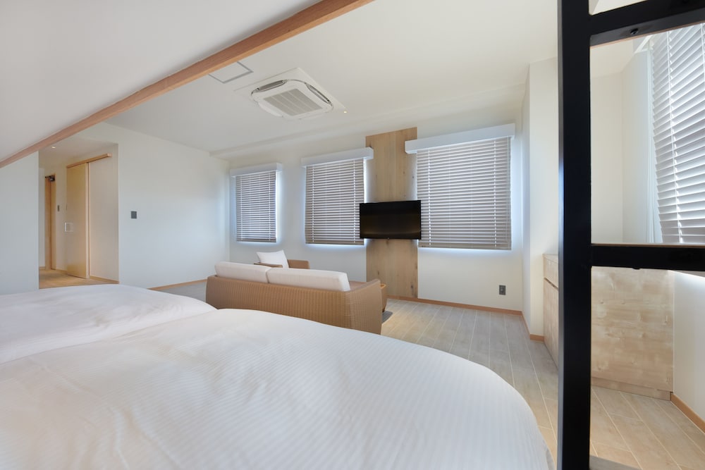 Deluxe Loft, Non Smoking, Sea View, Shower Room Only - Photo 5
