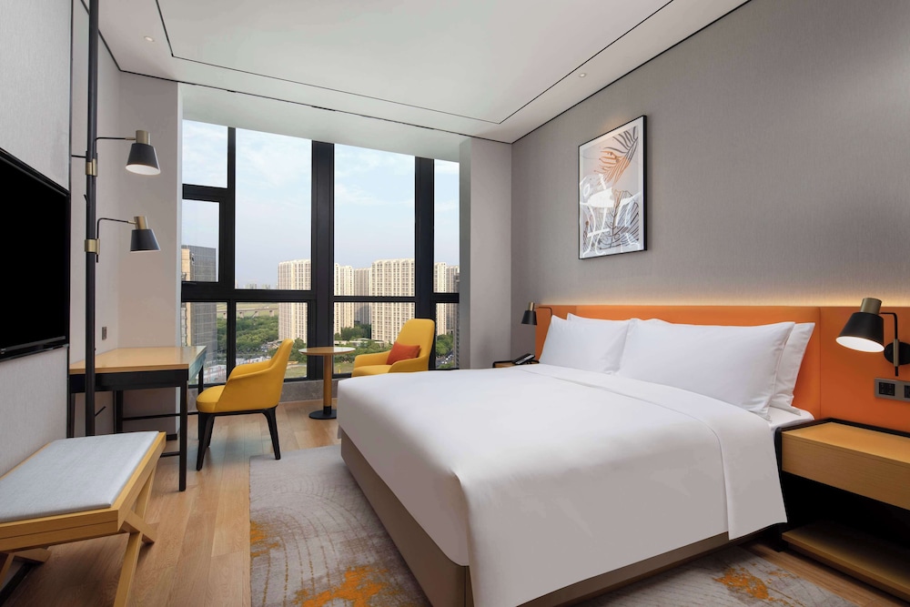 Basic Room, 1 King Bed - Photo 7