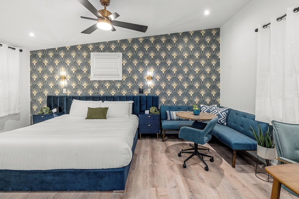 Superior Studio Suite, 1 King Bed