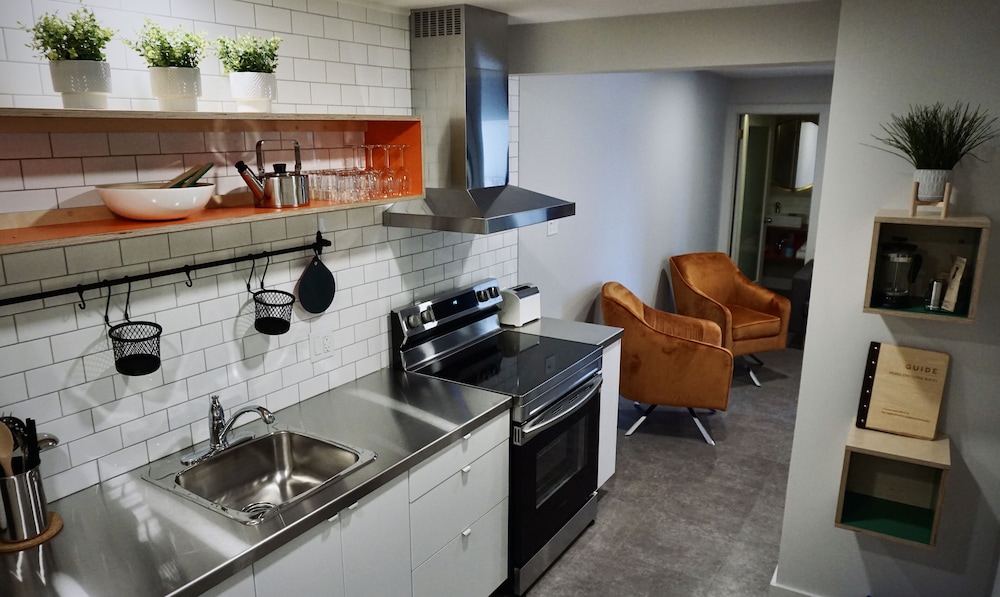 Suite 8, 2 Queen beds