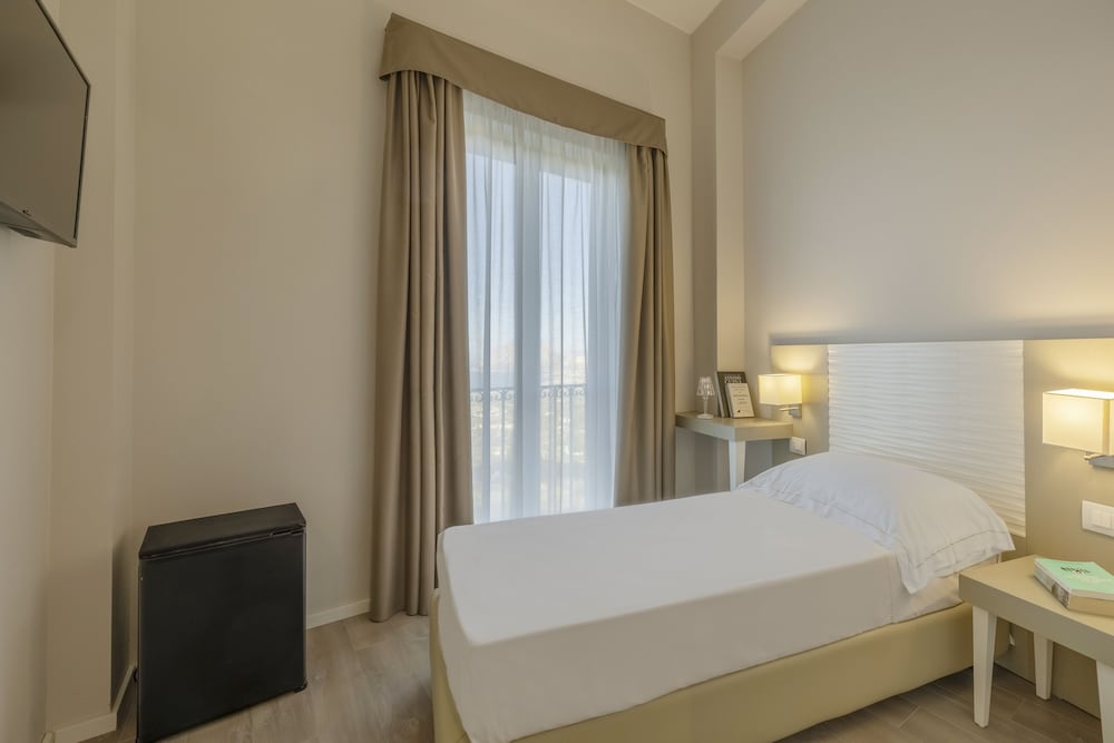 Single Room, Sea View