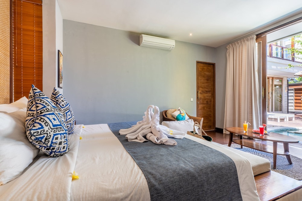 Four-Bedroom Villa with Private Pool - Photo 29