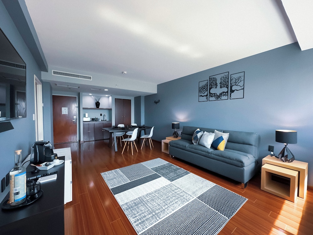 Deluxe Studio Suite photo 3