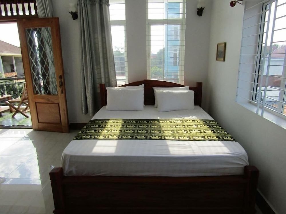 Comfort Apartment, 1 King Bed, Kitchenette, Pool View