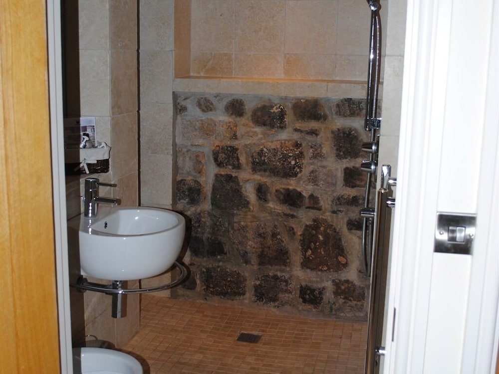 Room, 1 King Bed, Ensuite photo 3