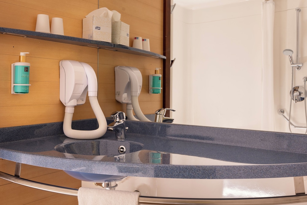Executive Suite, Multiple Beds - Photo 10