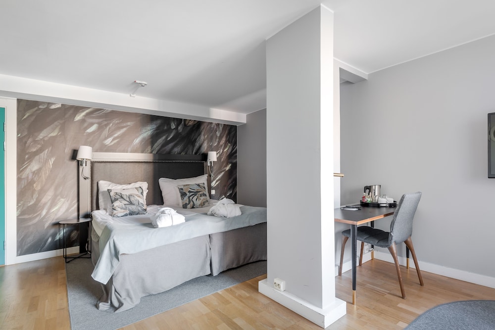 Deluxe Room, 1 Double Bed thumbnail 6