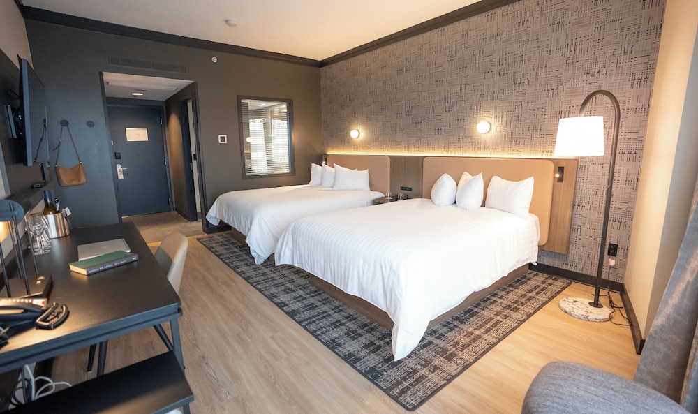 Standard Room, 2 Queen Beds - Photo 2