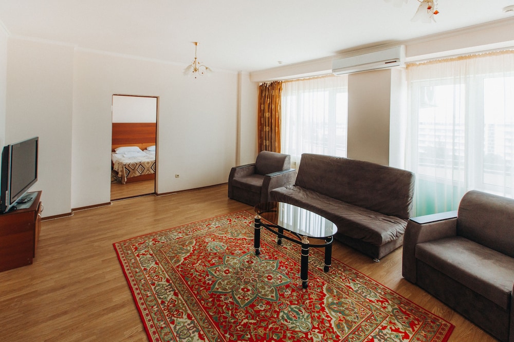 Family Room, 2 Bedrooms