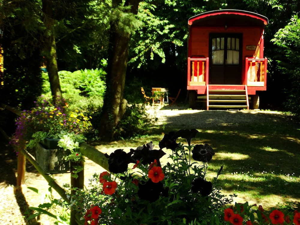 Cabin (Roulotte Boheme) photo 2