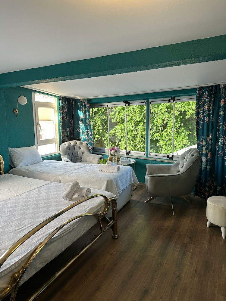 Royal Room photo 3