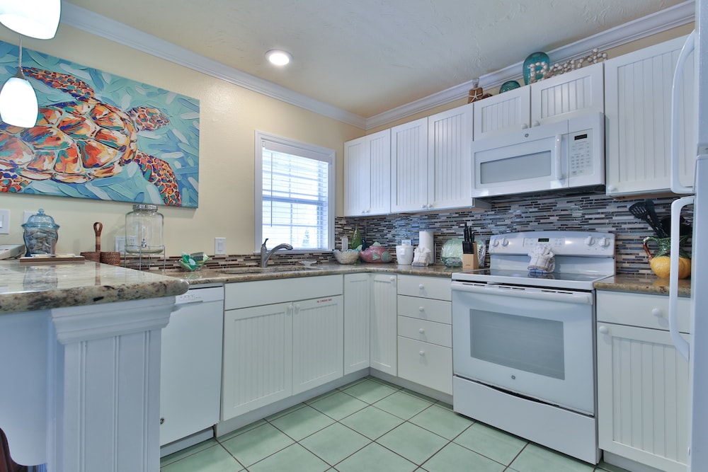 Tradewinds 2 Bedroom Gulf Drive Villa photo 2