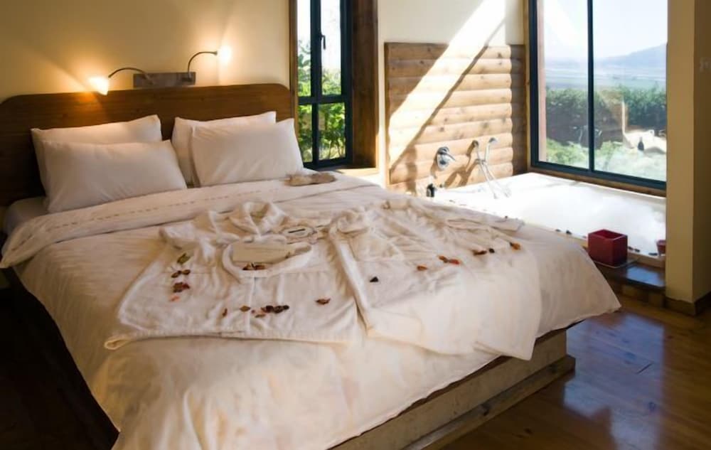 Luxury Suite, Jetted Tub, Valley View photo 2