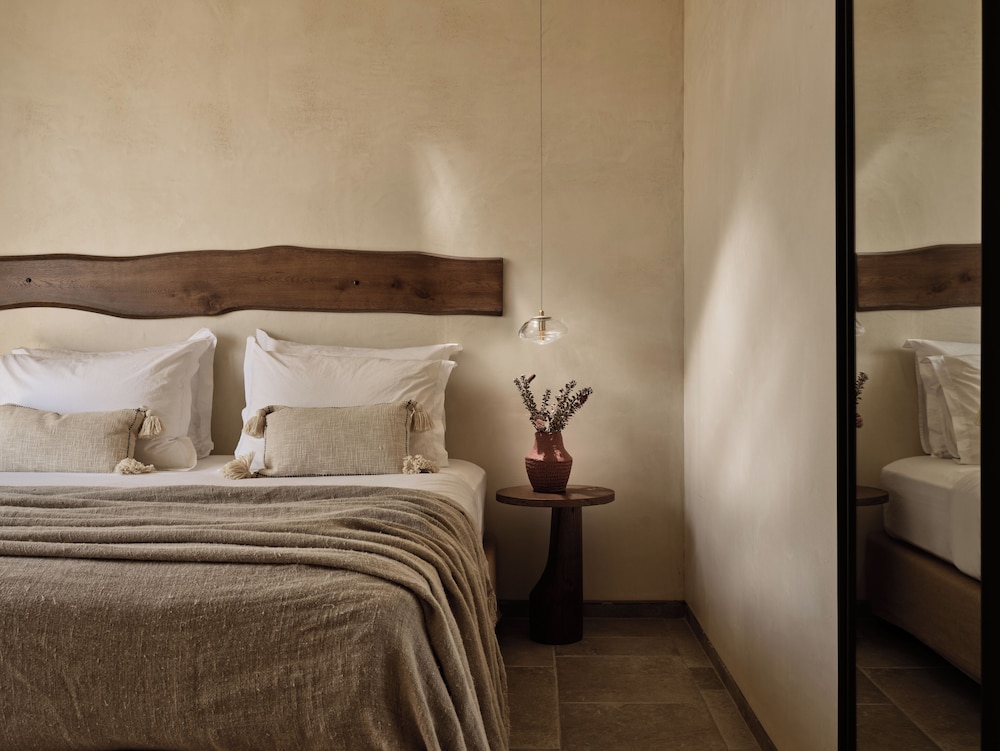 Honeymoon Suite with Hot Tub, Terrace and Sea View