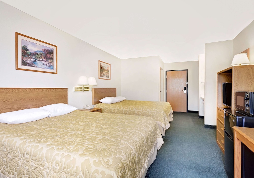 Room, 2 Queen Beds, Non Smoking (Efficiency) - Photo 1