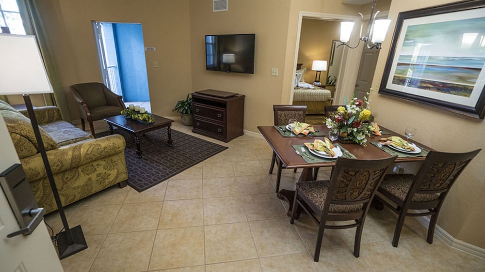One Bedroom Suite - Photo 3