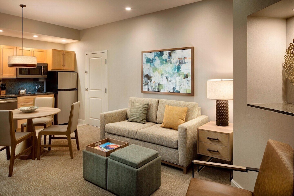 Luxury Condo, 1 King Bed with Sofa bed