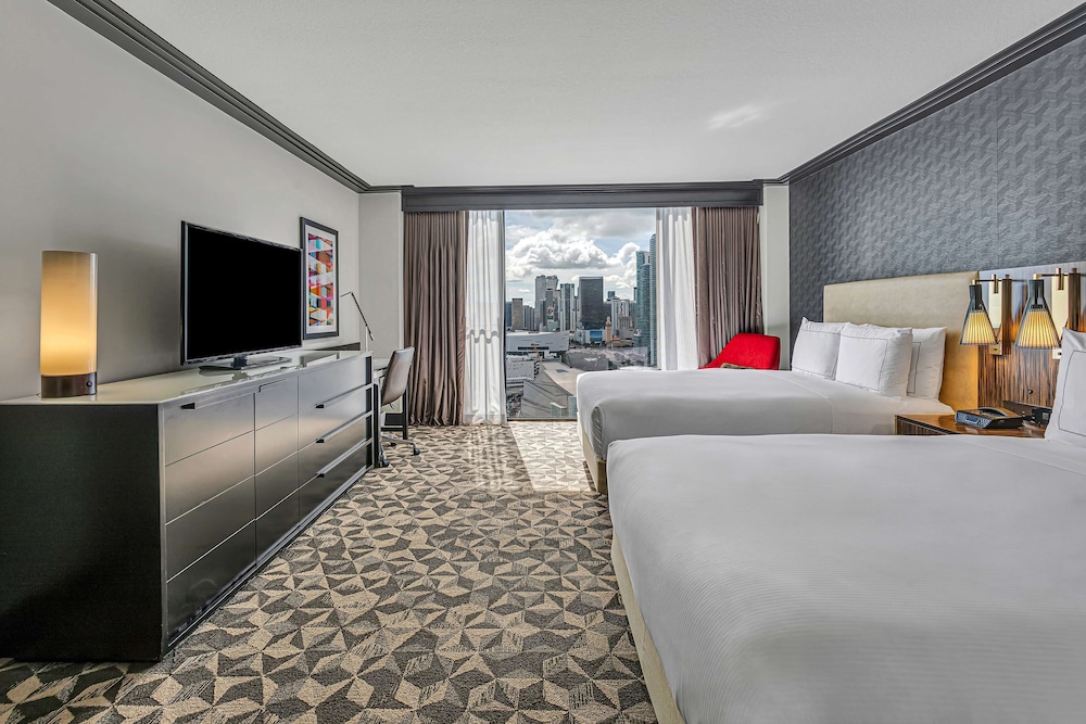 Room, 2 Queen Beds, Accessible (Roll-in Shower)