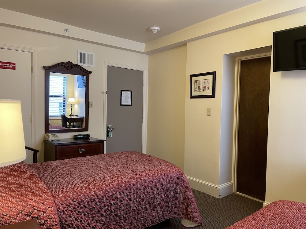 Standard Twin Room, Ensuite photo 2