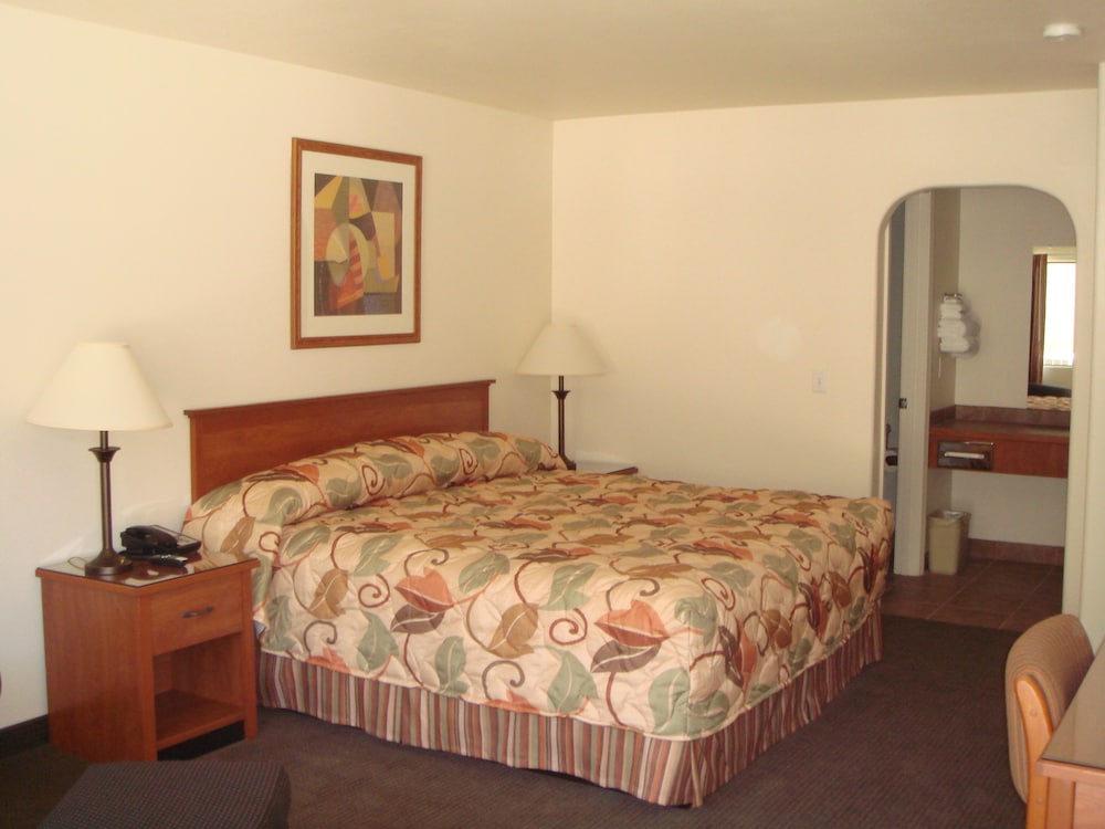 Standard Room, 1 Queen Bed, Accessible, Smoking photo 1