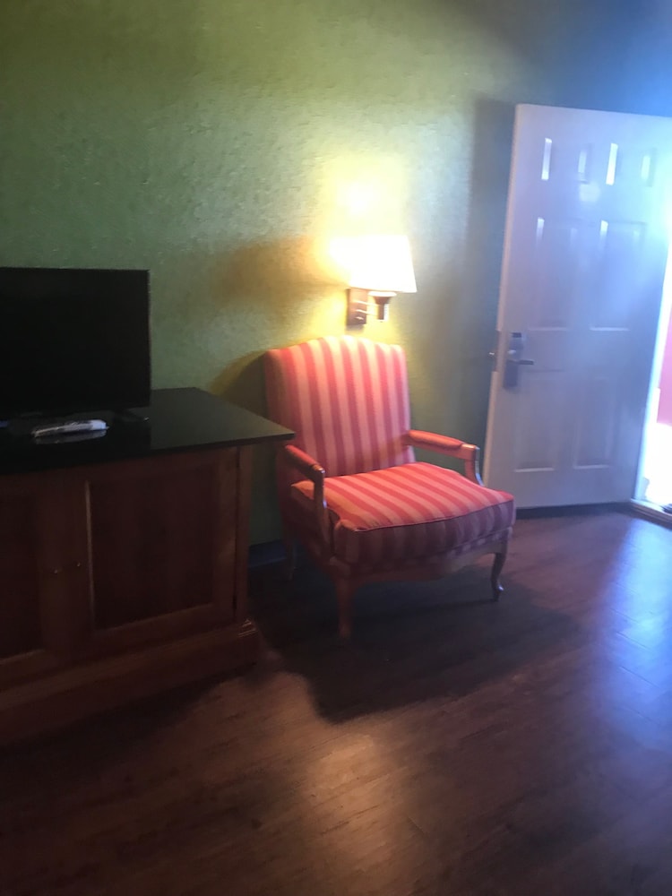 Basic Double Room, 2 Double Beds, Non Smoking photo 3