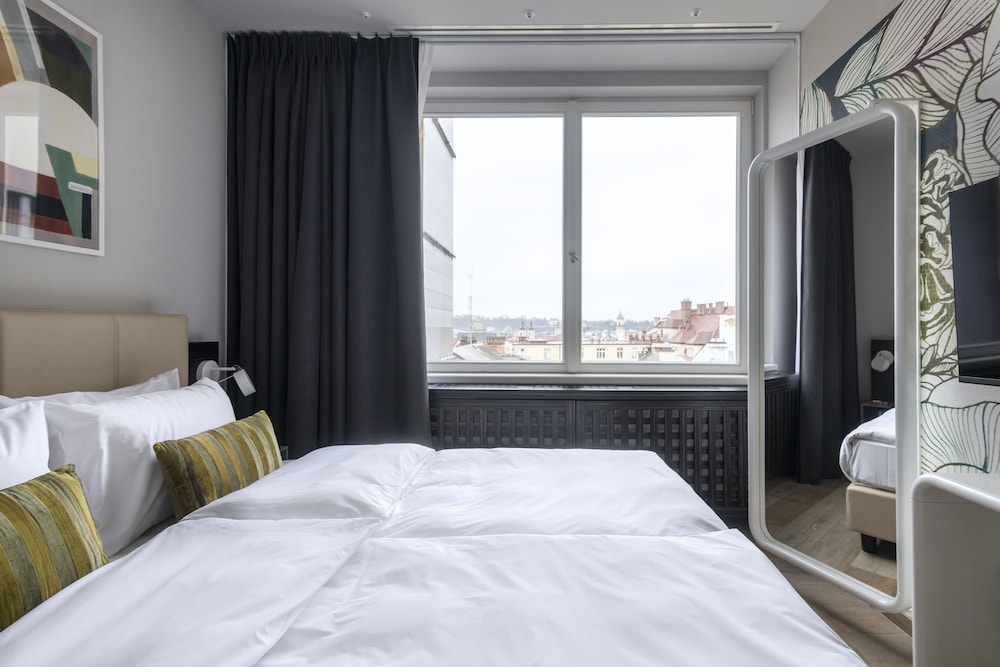 Large Studio with Kitchenette