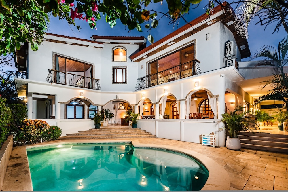 Villa photo 3