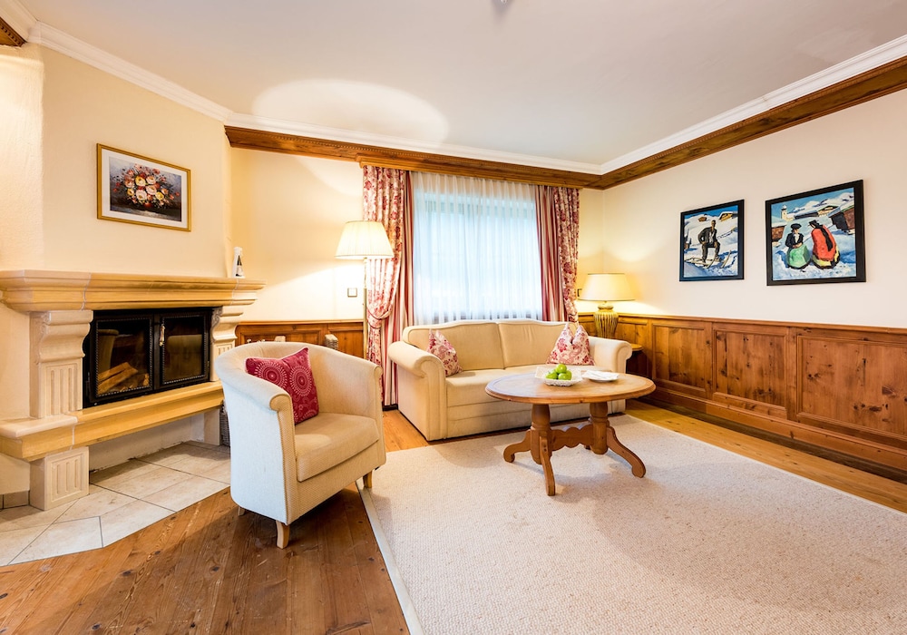 Superior Suite, 1 Bedroom, Hot Tub, Garden Area photo 3