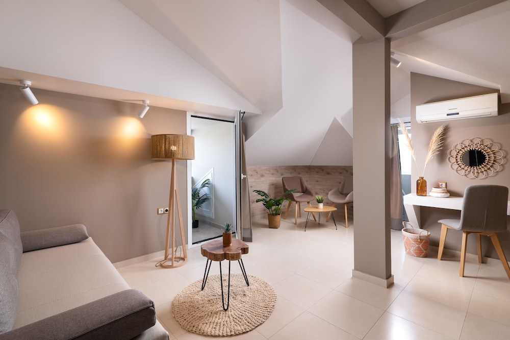 Deluxe Studio Suite