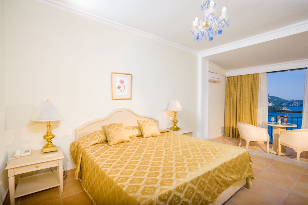 Superior Bungalow (Scenic Sea View) photo 2