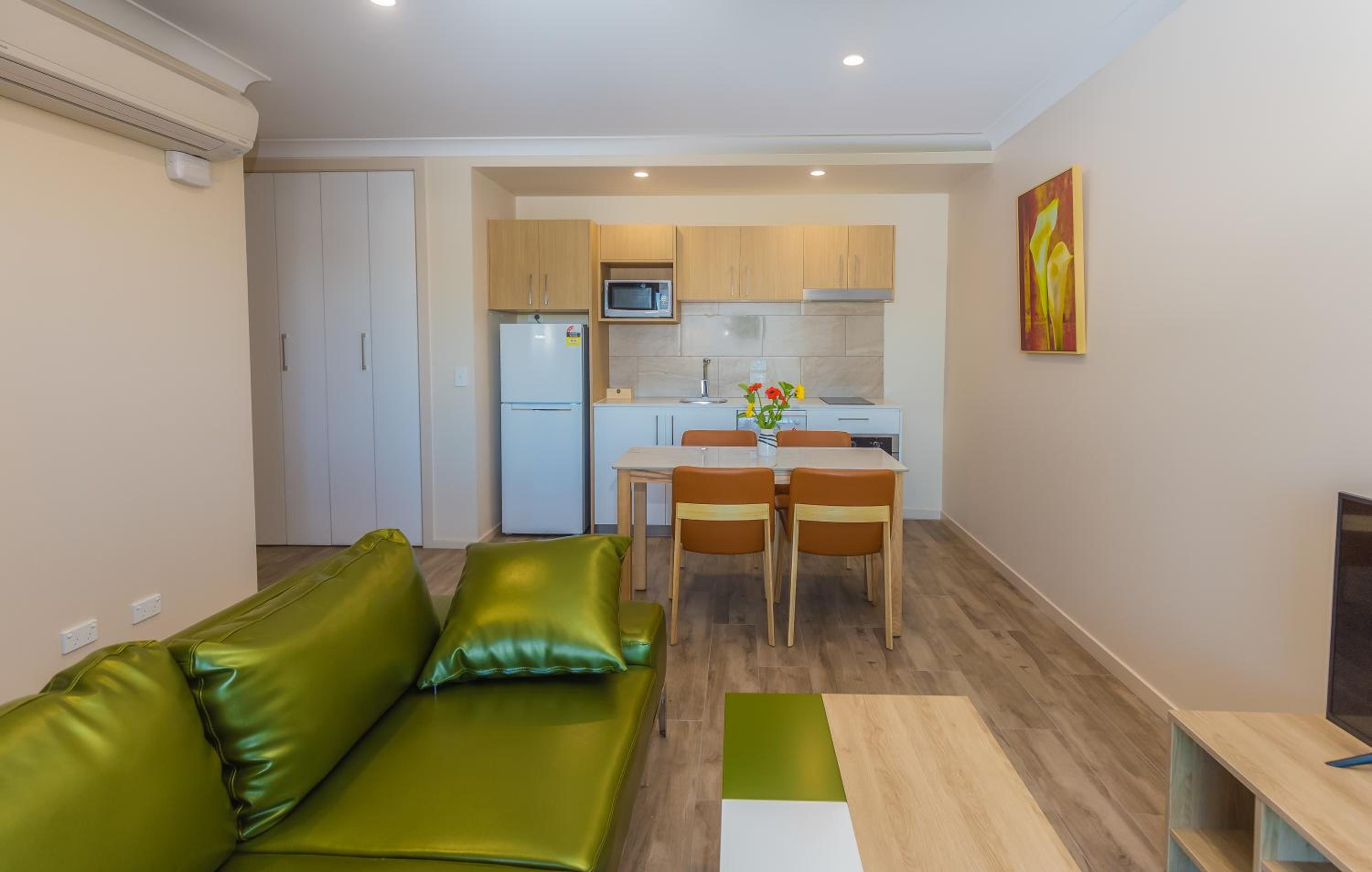 Three-Bedroom Apartment- Windsor View - Photo 27