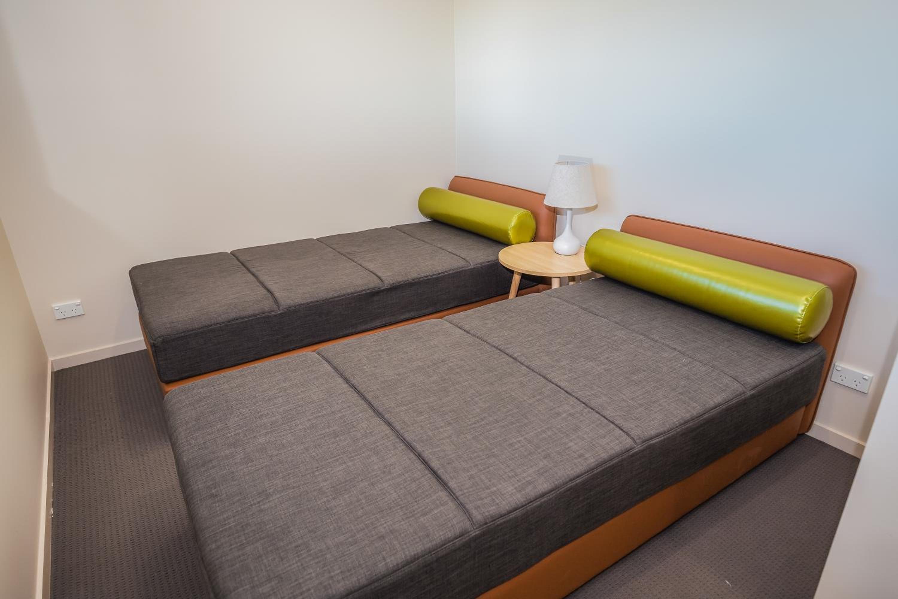 Three-Bedroom Apartment- Windsor View - Photo 18