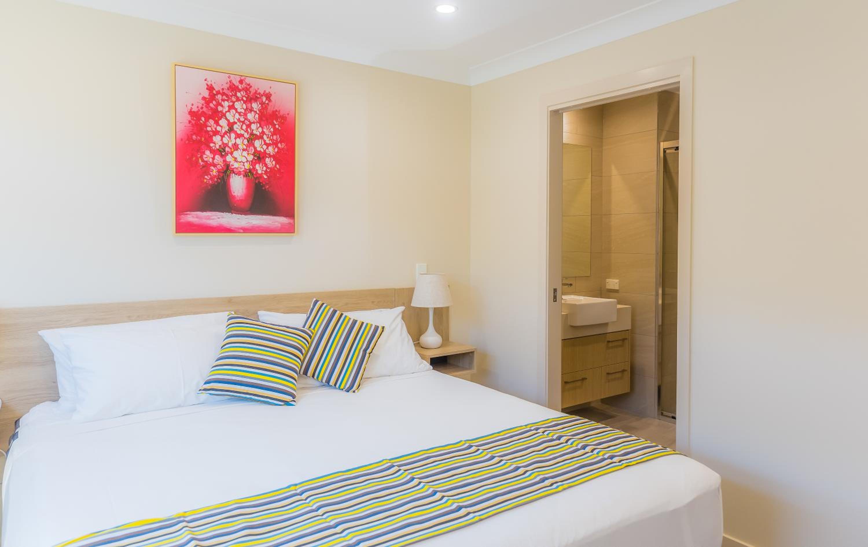 Three-Bedroom Apartment- Windsor View - Photo 11