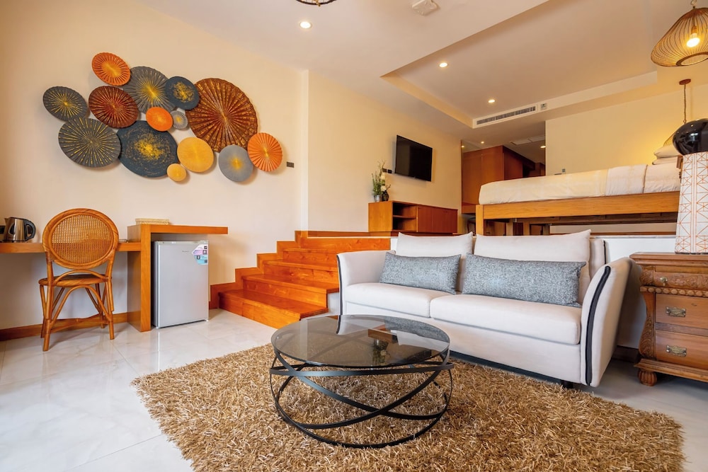 Deluxe Triple Suite with Bath Seaview photo 2