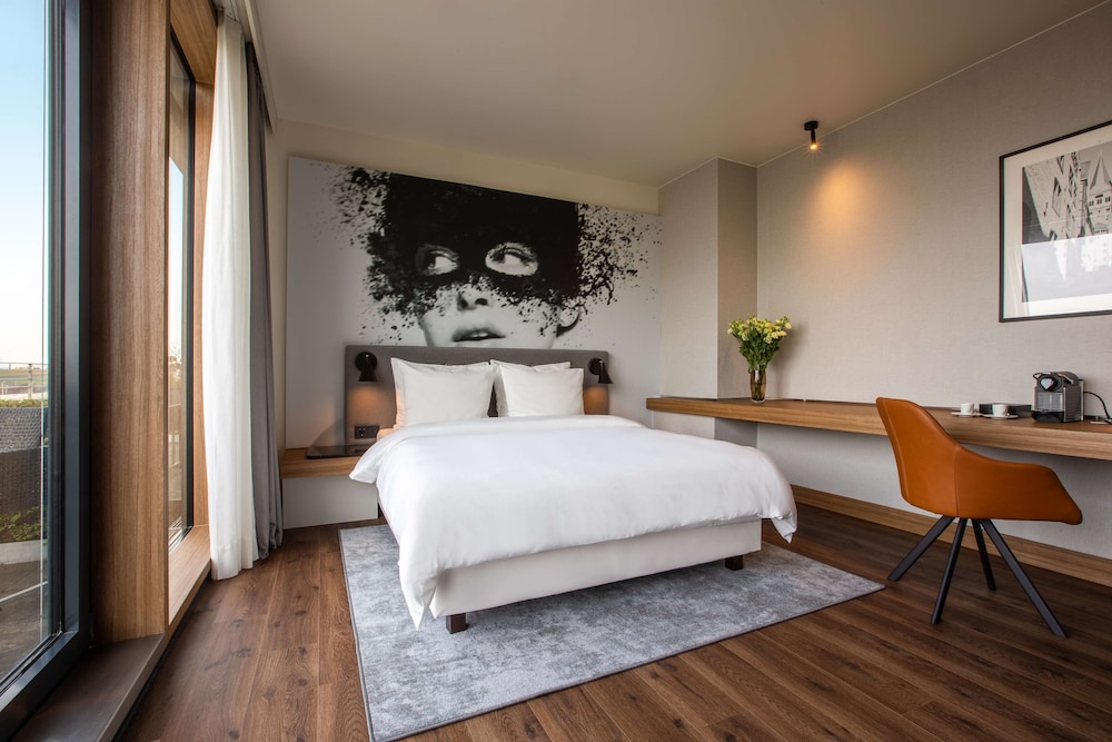 Premium Room, Balcony - Photo 6