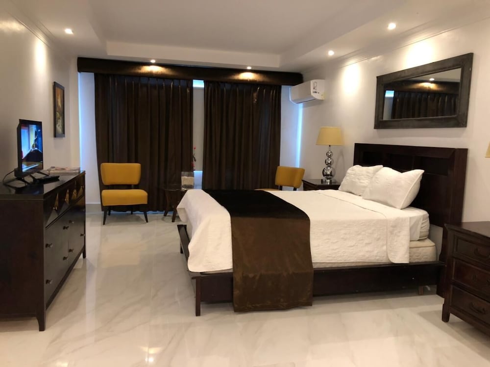 Junior Studio Suite