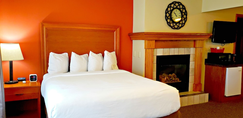 Deluxe Room, 1 Queen Bed, Jetted Tub, Annex Building