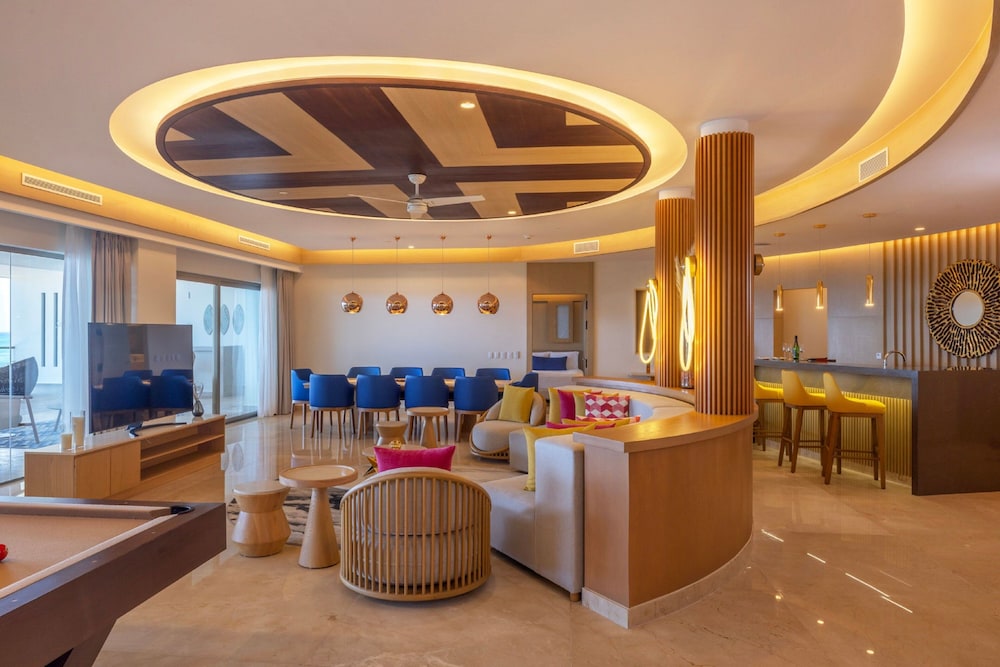Luxury Chairman Two Bedroom Suite Ocean Front Diamond Club - Photo 4
