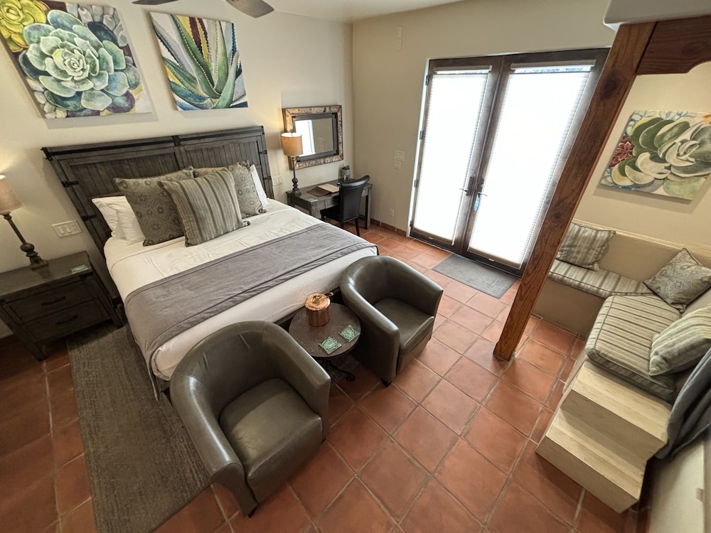 Deluxe Single Room, 1 King Bed (Sunrise)