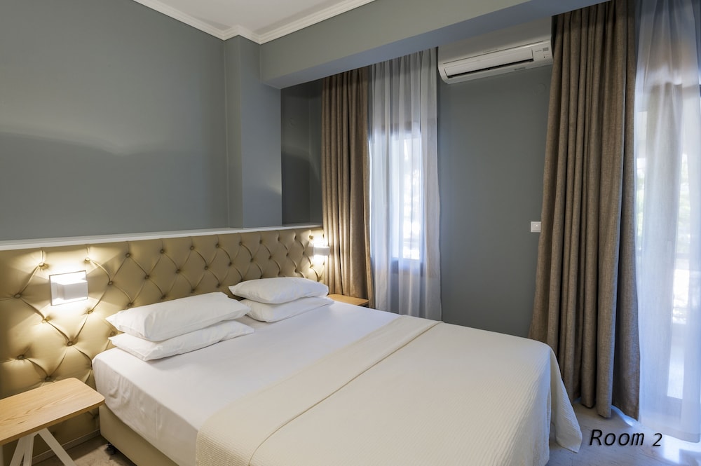 Standard Double Room, 1 Queen Bed, Balcony, Hill View (2) photo 2