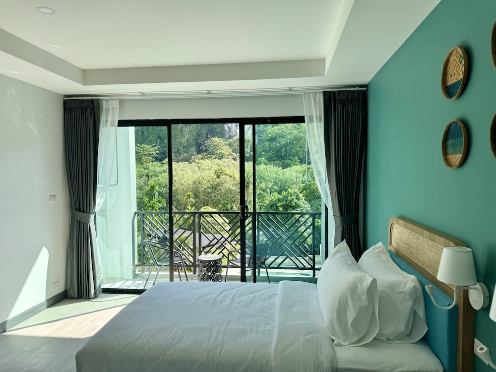 Panoramic Room, 1 King Bed, Mountain View - Photo 7