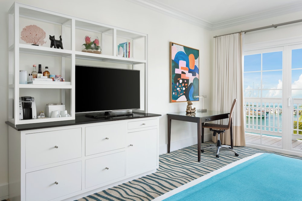 Junior Suite with Harbor View and Terrace