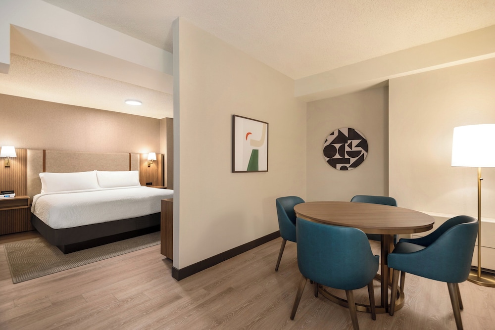 Suite, 1 King Bed - Photo 1