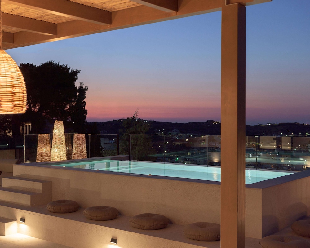 Hilltop Executive Suite with Jacuzzi and Private Pool, Panoramic Sea View - Adults Only - Photo 2